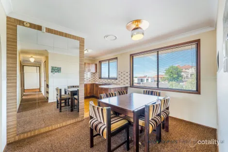 Property photo of 8 Berrigan Place Bossley Park NSW 2176