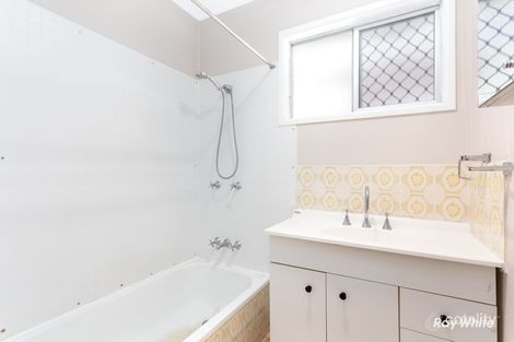Property photo of 3 Pinnacle Street Causeway Lake QLD 4703