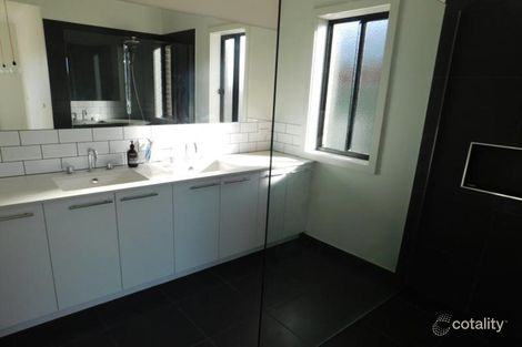 Property photo of 27 Cormorant Boulevard Kialla VIC 3631