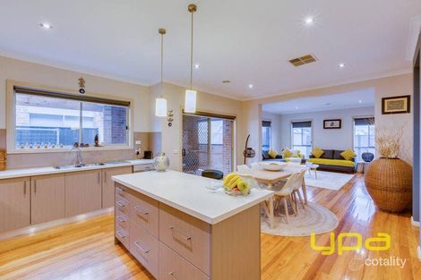 Property photo of 4 Densham Way Craigieburn VIC 3064