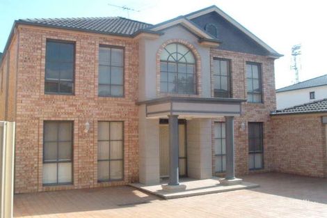 32 Saltbush Pl, Bossley Park, NSW 2176