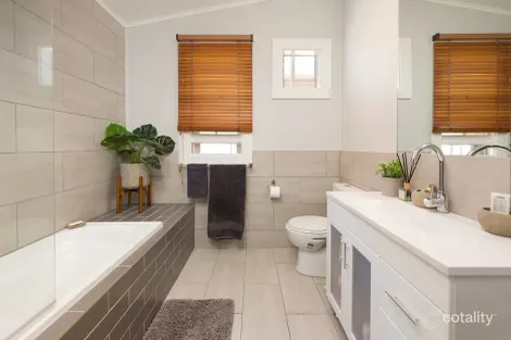 Property photo of 194 Lawrence Street Wodonga VIC 3690