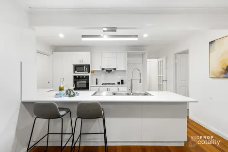 Property photo of 142 Mill Park Drive Mill Park VIC 3082