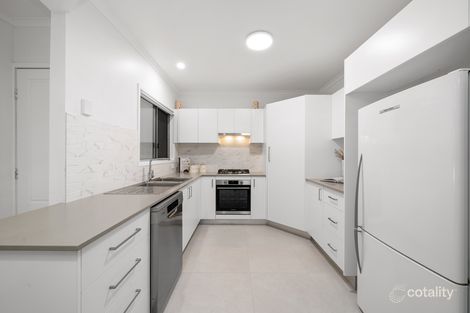 Property photo of 2/82 Clarence Road Indooroopilly QLD 4068