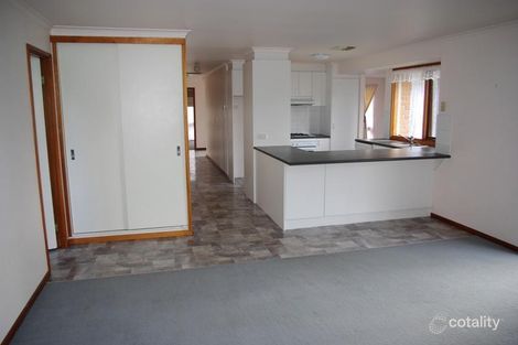 Property photo of 10 Redleap Court Endeavour Hills VIC 3802