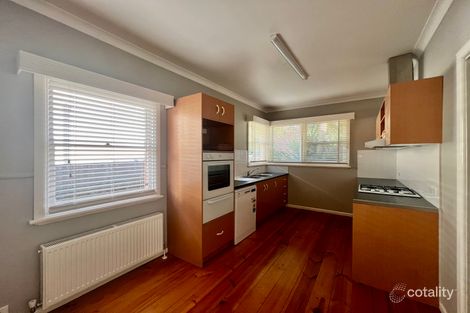 Property photo of 28 Douglass Street Manifold Heights VIC 3218