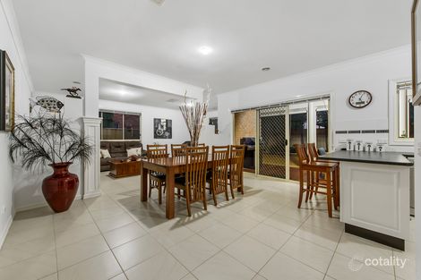Property photo of 14 Renfrey Gardens Caroline Springs VIC 3023