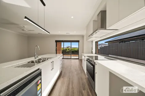 Property photo of 10 Whitewater Terrace Thurgoona NSW 2640
