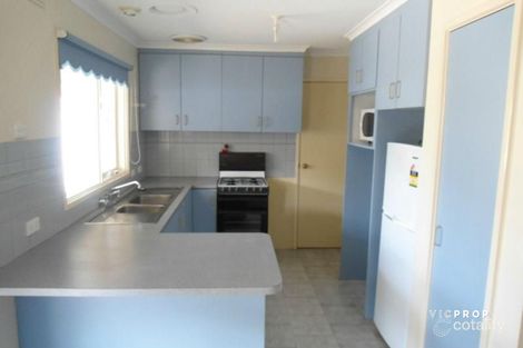 Property photo of 8 Garry Court Kings Park VIC 3021