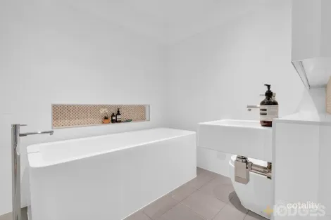 Property photo of 18 Lawson Parade Highett VIC 3190