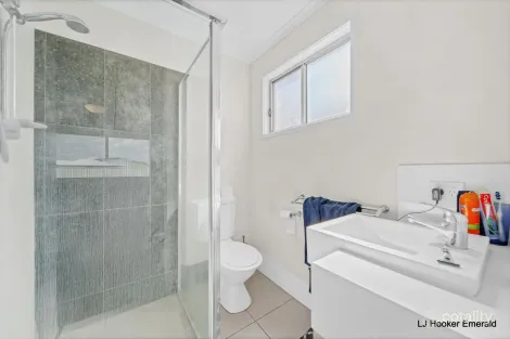 Property photo of 2/6 Newman Drive Emerald QLD 4720