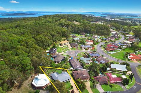 Property photo of 10 Palm Tree Crescent Caves Beach NSW 2281