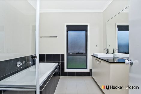 Property photo of 18 Albatross Bend Wilton NSW 2571