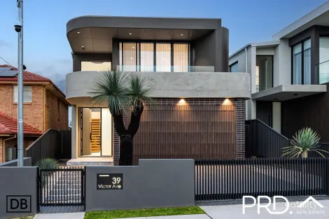 39 Victor Ave, Picnic Point, NSW 2213