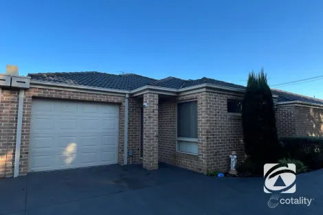 2/8 Jamieson Ct, Pakenham, VIC 3810
