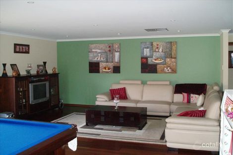 Property photo of 6 Devon Court Craigmore SA 5114