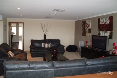 Property photo of 6 Devon Court Craigmore SA 5114