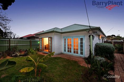 17 Maddox Rd, Newport, VIC 3015
