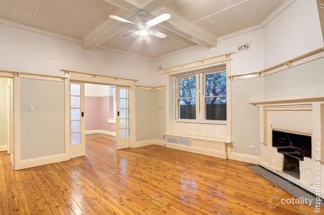 Property photo of 18 The Esplanade Wagga Wagga NSW 2650