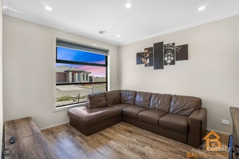 Property photo of 10 Freestone Avenue Melton South VIC 3338