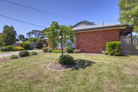 Property photo of 2 Quinta Drive Mount Clear VIC 3350