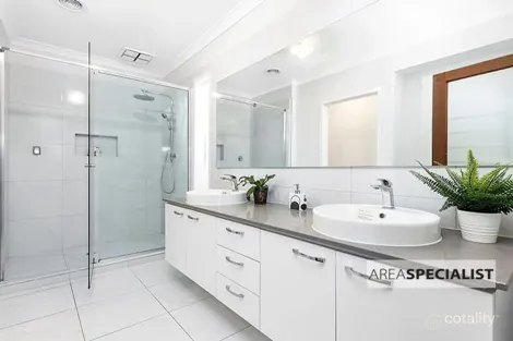 Property photo of 9 Calibre Circuit Clyde North VIC 3978