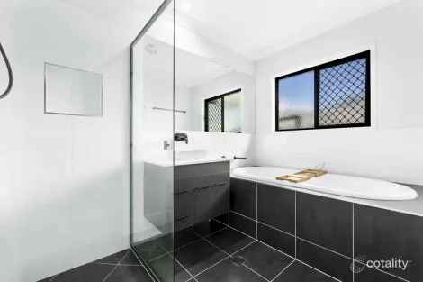 Property photo of 8 Maculan Crescent Westbrook QLD 4350