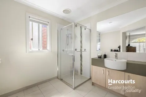 Property photo of 54 Cloverdale Road Tarneit VIC 3029