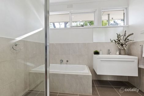 Property photo of 1/24 Highclere Avenue Mount Waverley VIC 3149