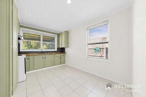 Property photo of 7 Centre Avenue Werribee VIC 3030