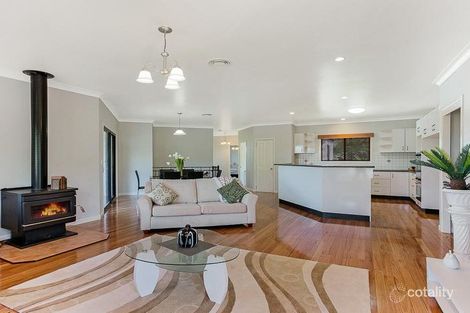 Property photo of 28 Hilltop Crescent Blue Mountain Heights QLD 4350