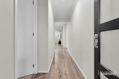 Property photo of 34 Camden Crescent Spring Mountain QLD 4300