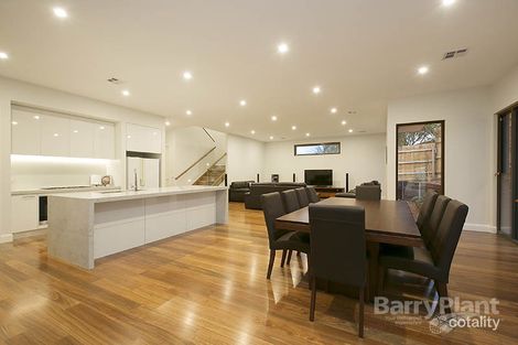 Property photo of 2 Ashbury Court Mount Waverley VIC 3149