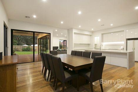 Property photo of 2 Ashbury Court Mount Waverley VIC 3149