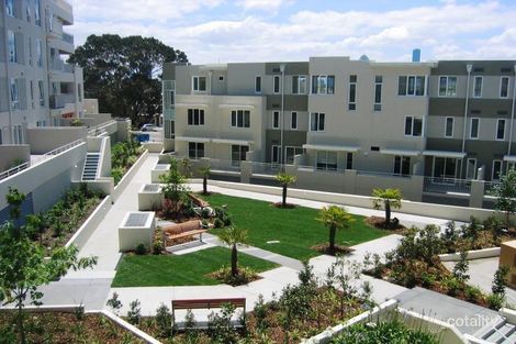 25/4 Seisman Pl, Port Melbourne, VIC 3207