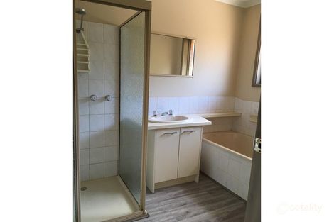 Property photo of 2/8 Bramwell Close Endeavour Hills VIC 3802