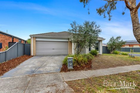 16 ARROWHEAD ST, MANOR LAKES, VIC 3024