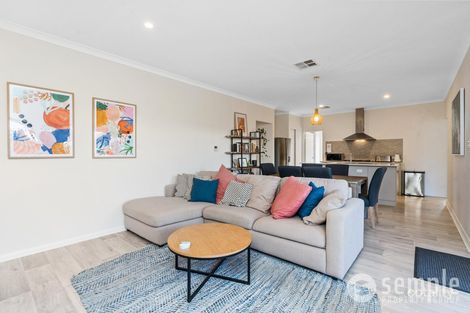 Property photo of 16 Greensand Promenade Treeby WA 6164