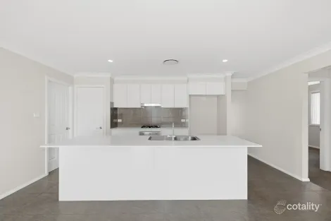 Property photo of 5 Appaloosa Place Hillvue NSW 2340