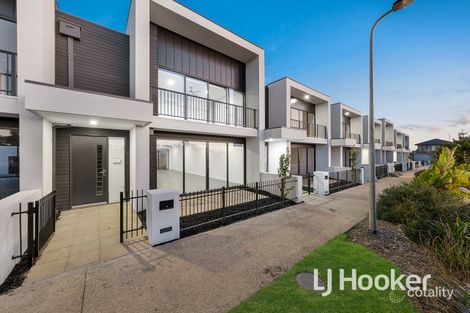 Property photo of 15 Fawkner Walk Clyde North VIC 3978