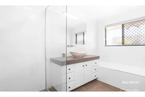 Property photo of 11 Dune Circle Lammermoor QLD 4703