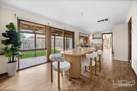 Property photo of 4 Cobb Junction Sydenham VIC 3037