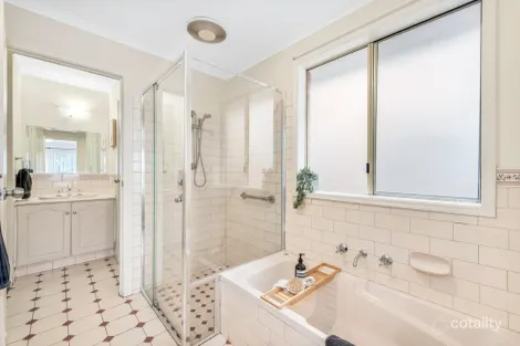 Property photo of 33 Dorrien Avenue Woodcroft SA 5162