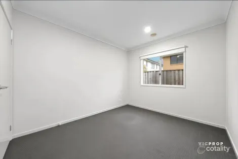 Property photo of 39 Stoneleigh Circuit Williams Landing VIC 3027