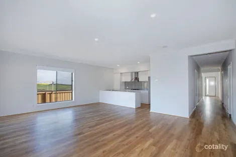 Property photo of 25 Devon Park Drive Highton VIC 3216