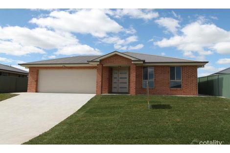 Property photo of 6 Freeman Circuit Llanarth NSW 2795