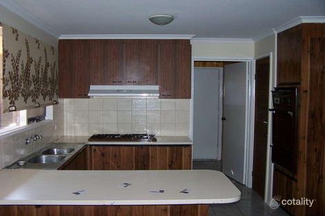 Property photo of 32 Diamond Avenue Albanvale VIC 3021