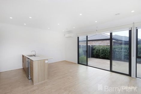Property photo of 10 Ardour Grove Craigieburn VIC 3064