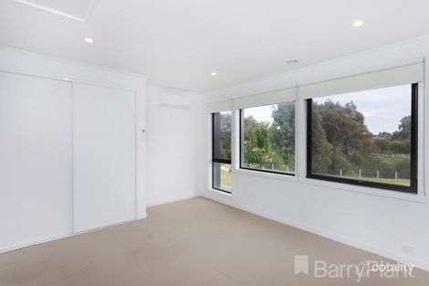 Property photo of 10 Ardour Grove Craigieburn VIC 3064