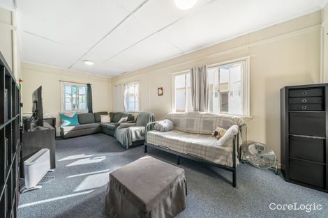 17 Scarborough Rd, Redcliffe, QLD 4020